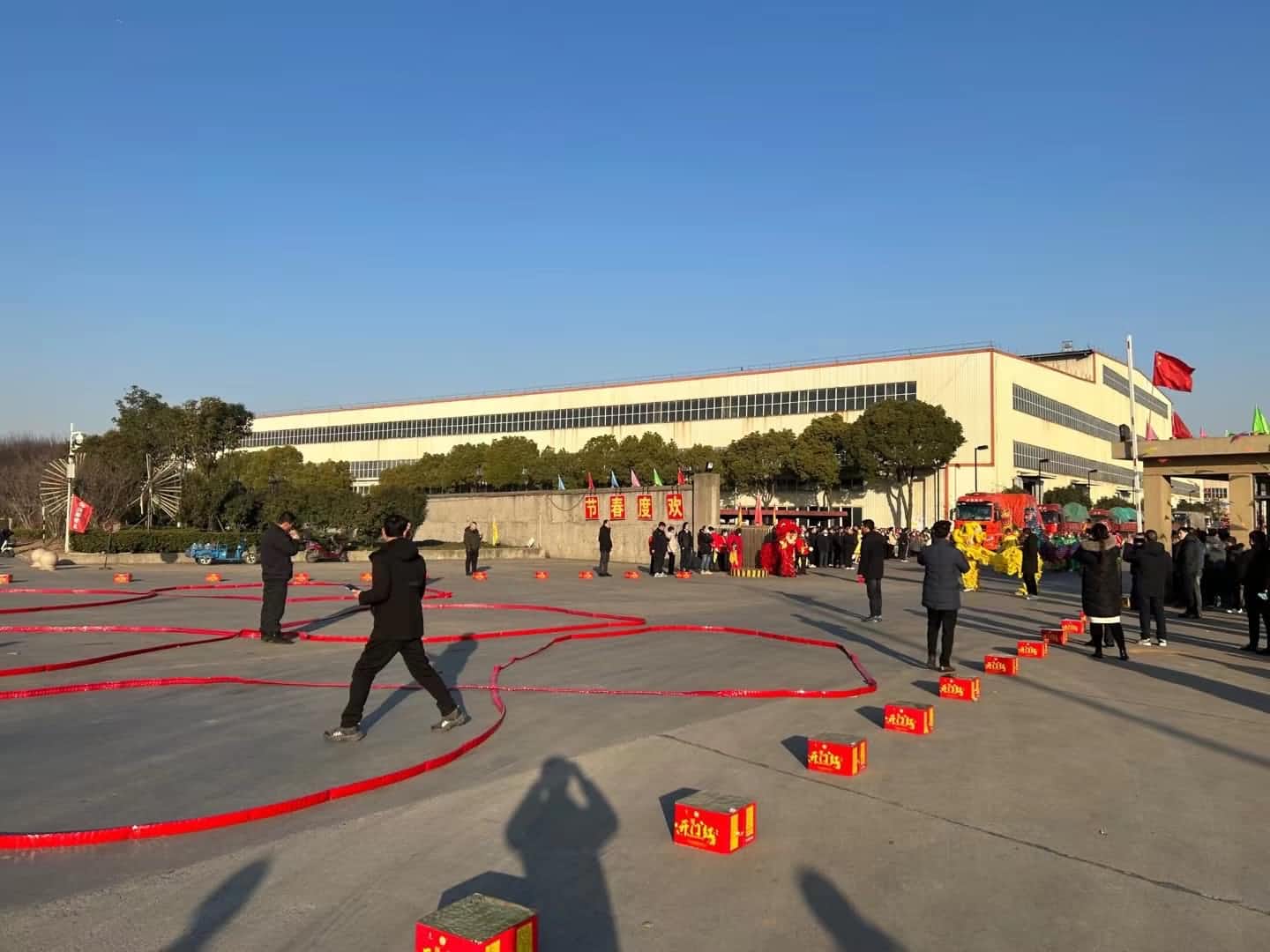 โรงงานเครื่องกด